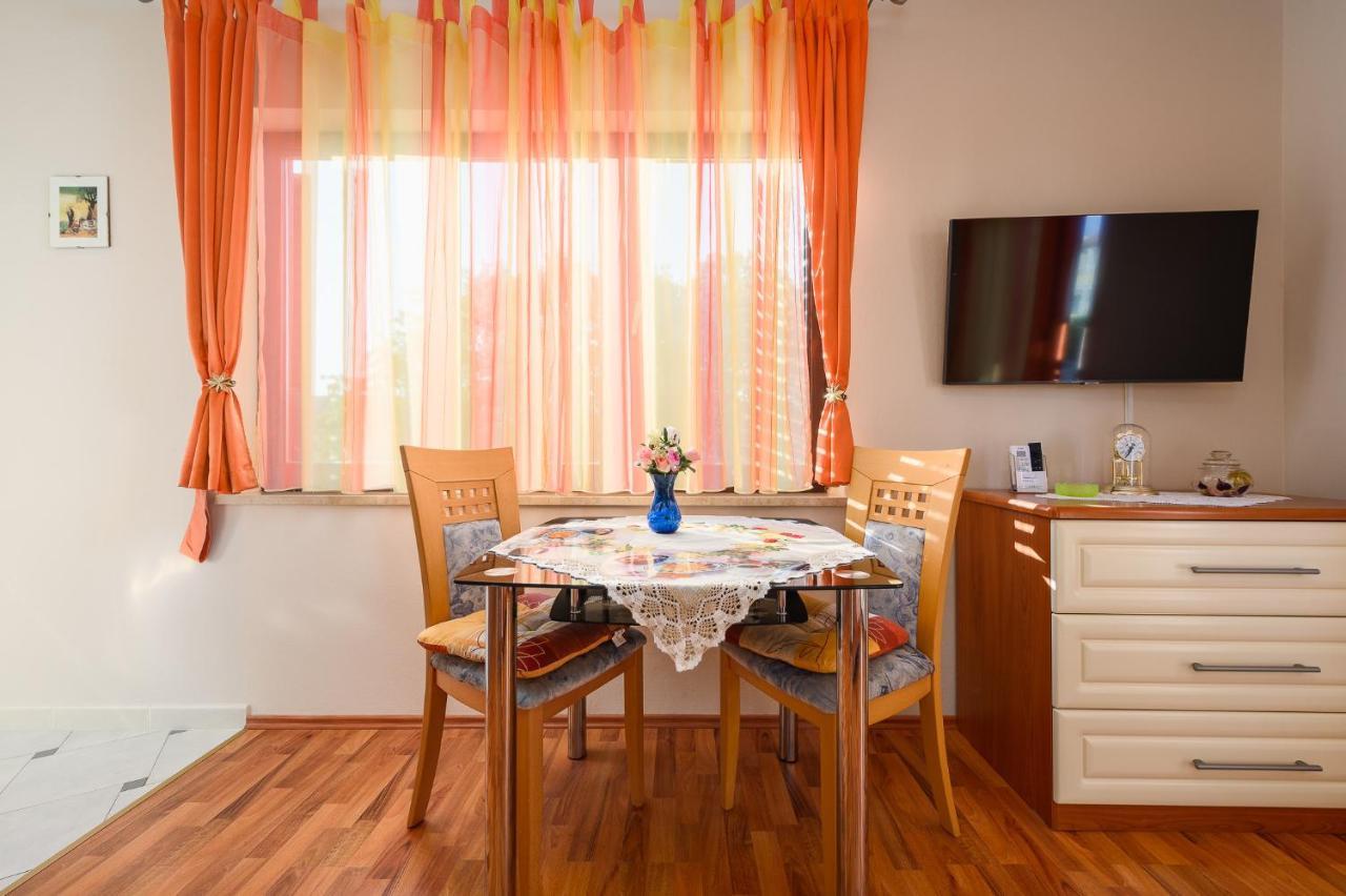 House Alma Daire Poreč Dış mekan fotoğraf